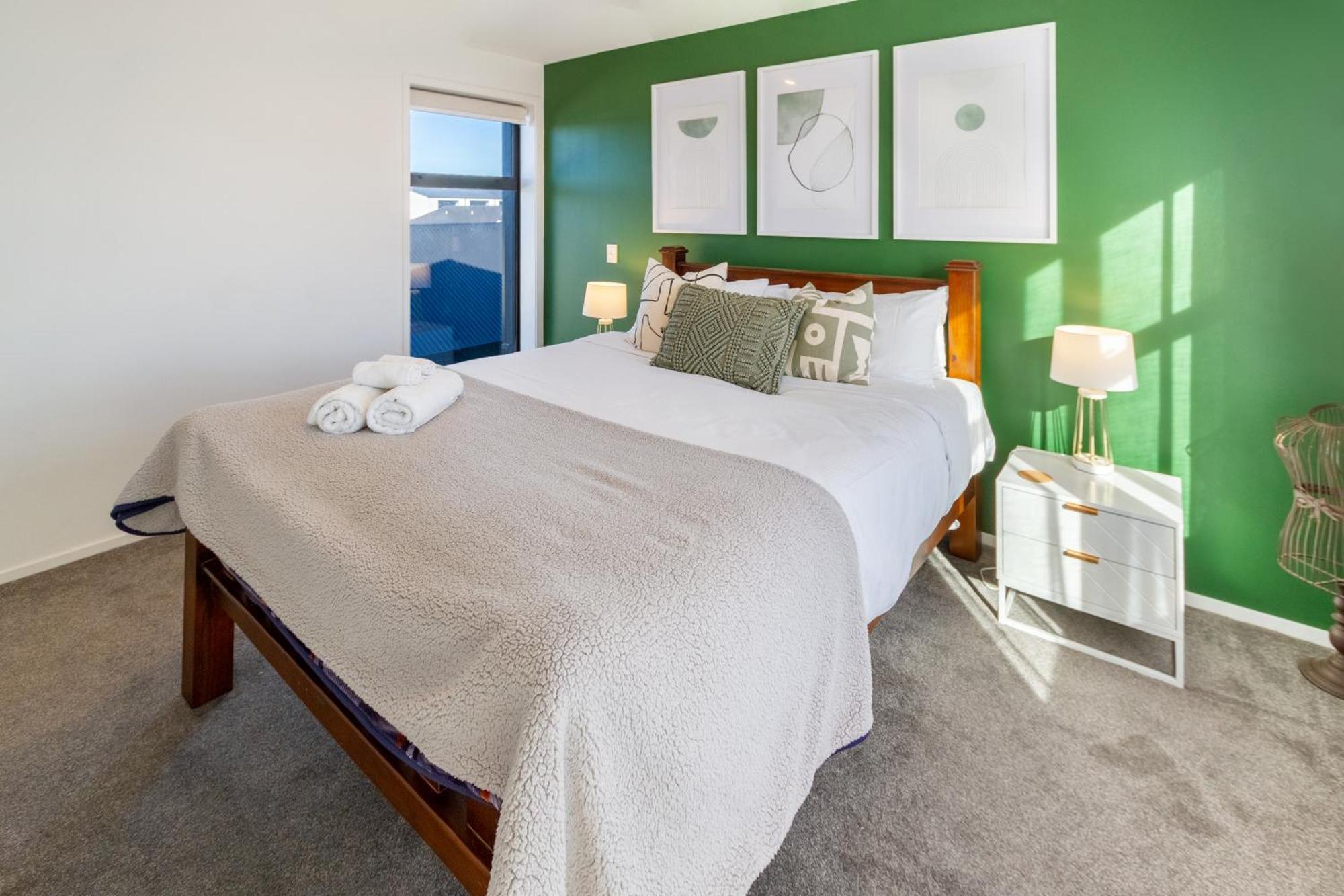 Gorgeous In Green - 2 Bed Central Oasis W/King Bed Christchurch Exterior photo