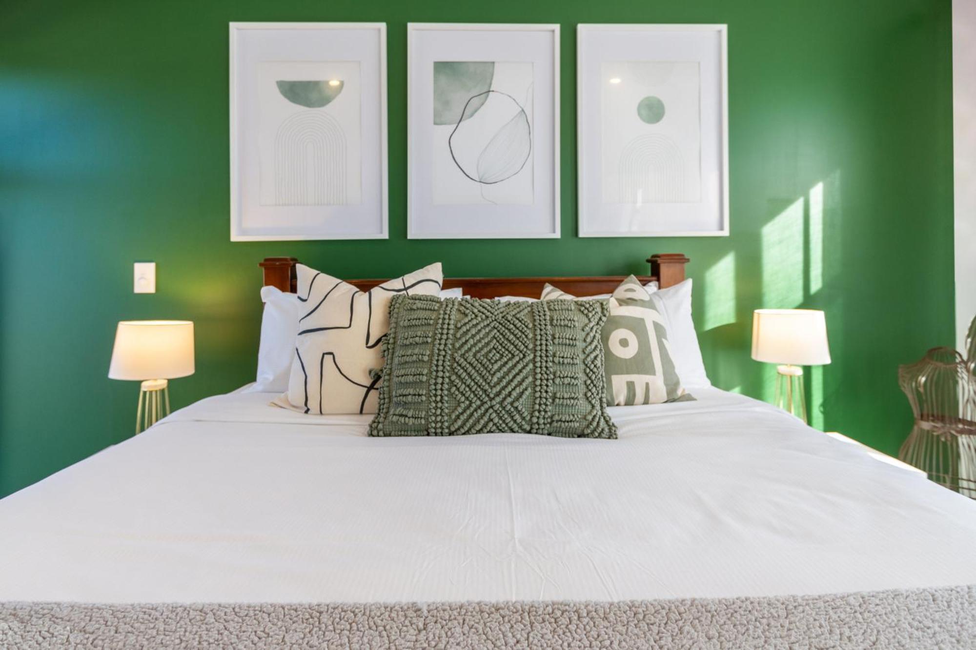 Gorgeous In Green - 2 Bed Central Oasis W/King Bed Christchurch Exterior photo