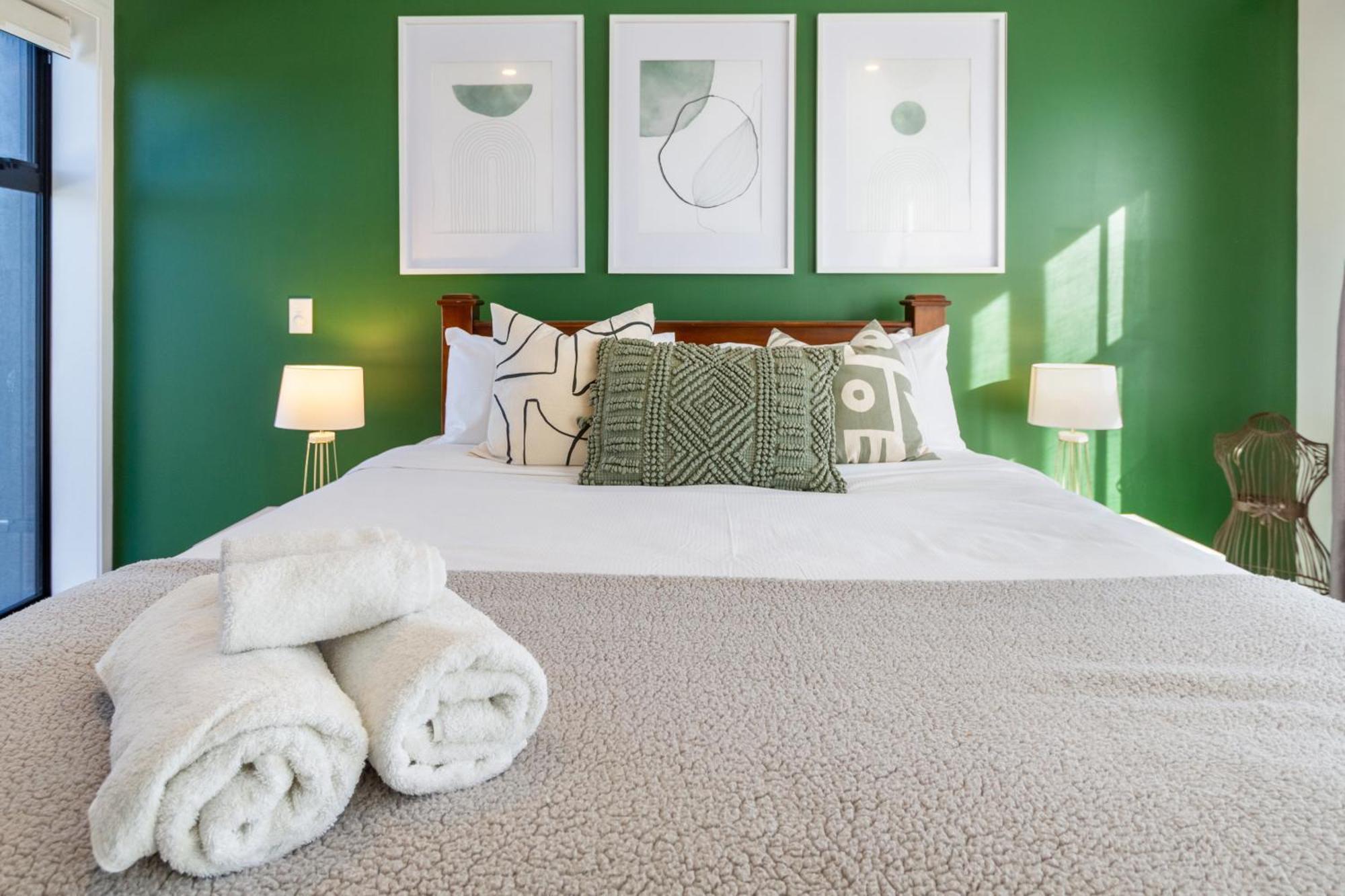 Gorgeous In Green - 2 Bed Central Oasis W/King Bed Christchurch Exterior photo