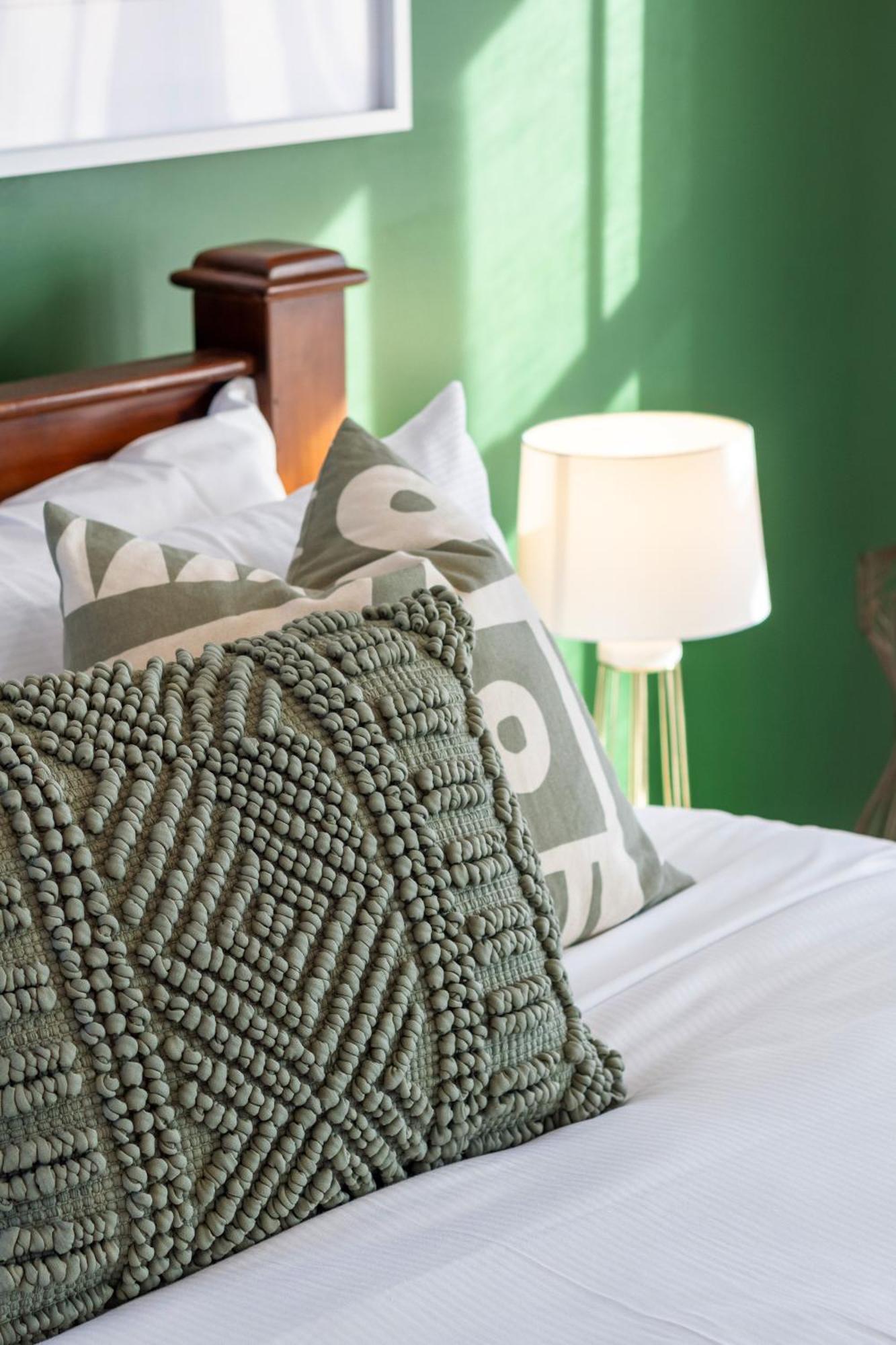 Gorgeous In Green - 2 Bed Central Oasis W/King Bed Christchurch Exterior photo