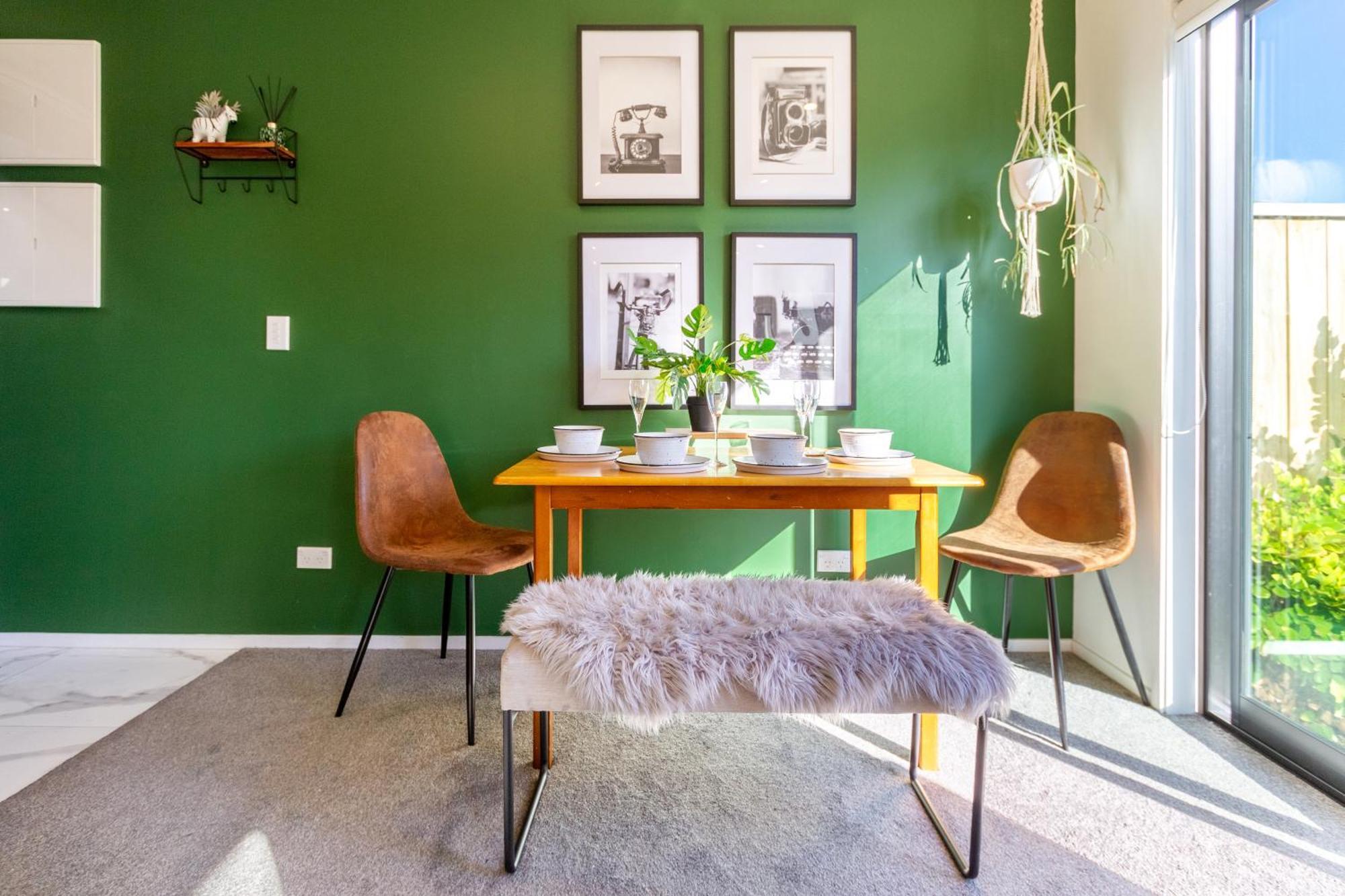 Gorgeous In Green - 2 Bed Central Oasis W/King Bed Christchurch Exterior photo